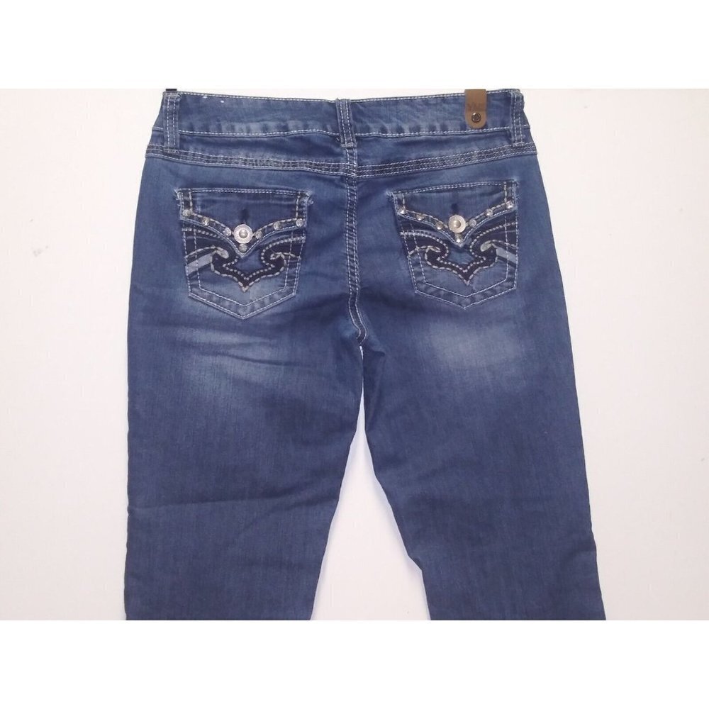 YMI Women's Denim Capri Jeans Sz 5 Dark Distressed Stretch embroidered pockets - Picture 7 of 10